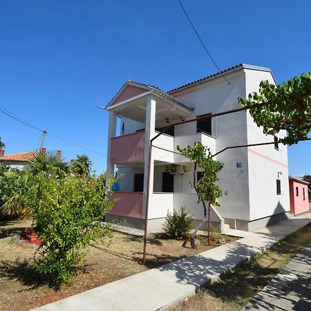 Apartments Petrovic Малинска Экстерьер фото