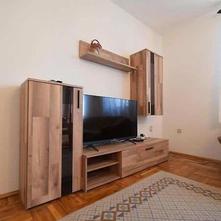 Apartments Petrovic Малинска Экстерьер фото