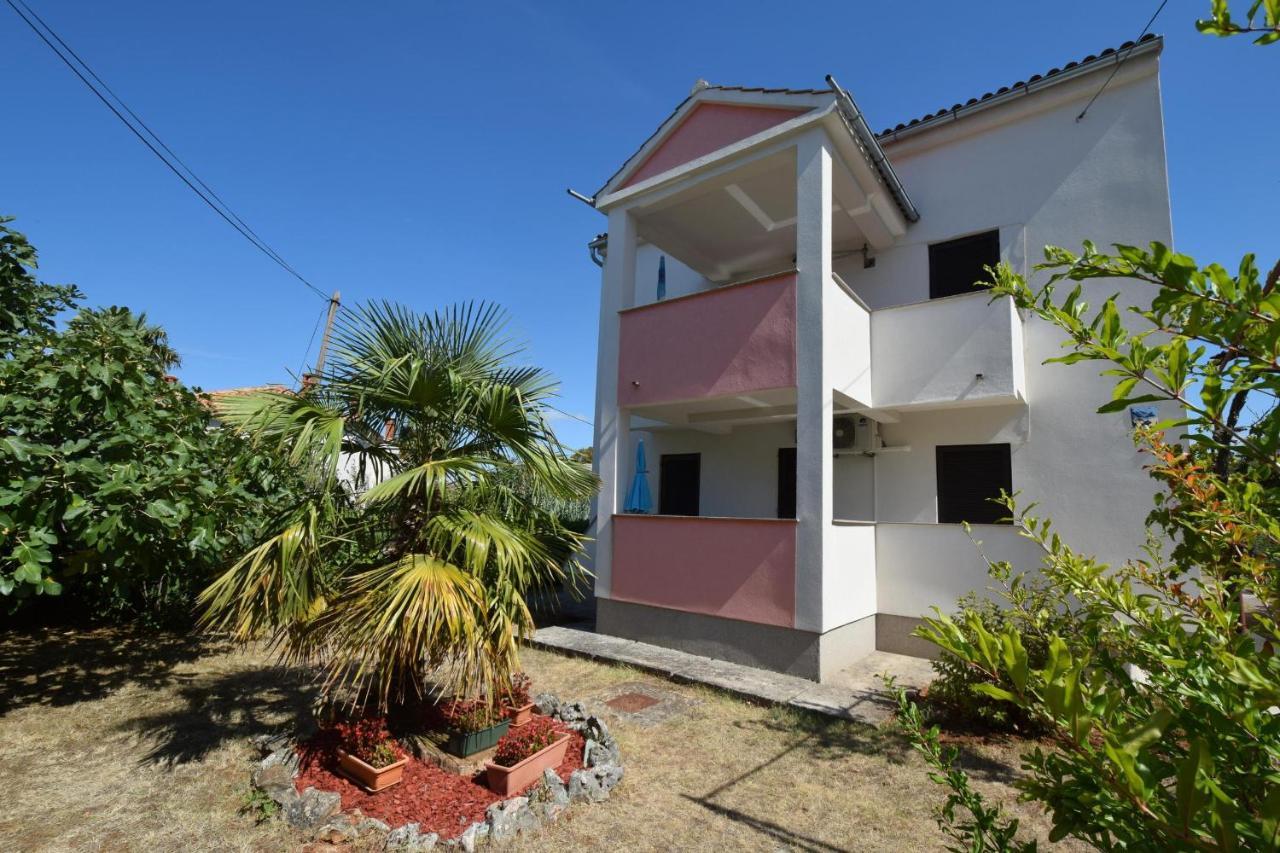 Apartments Petrovic Малинска Экстерьер фото