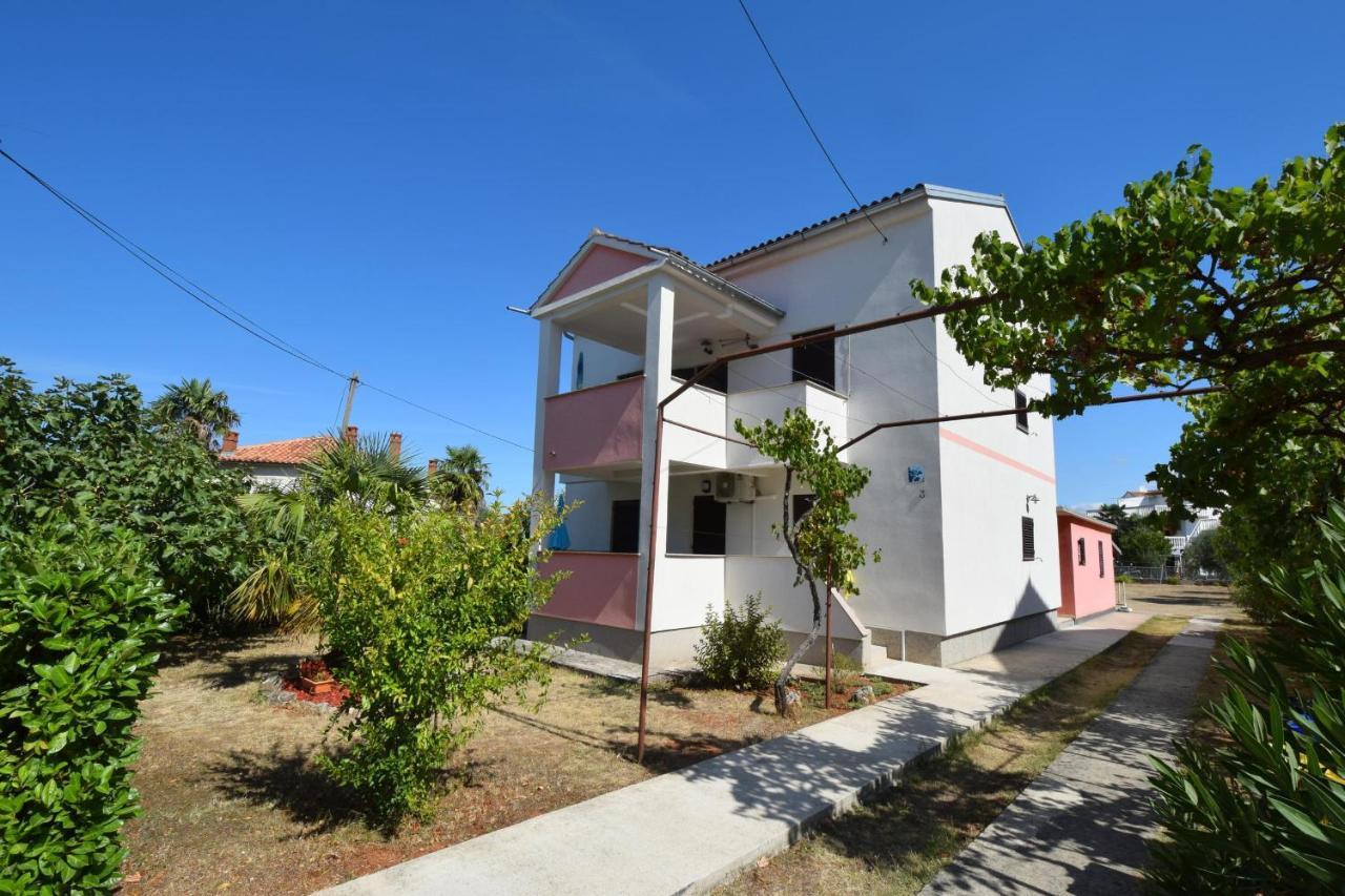 Apartments Petrovic Малинска Экстерьер фото