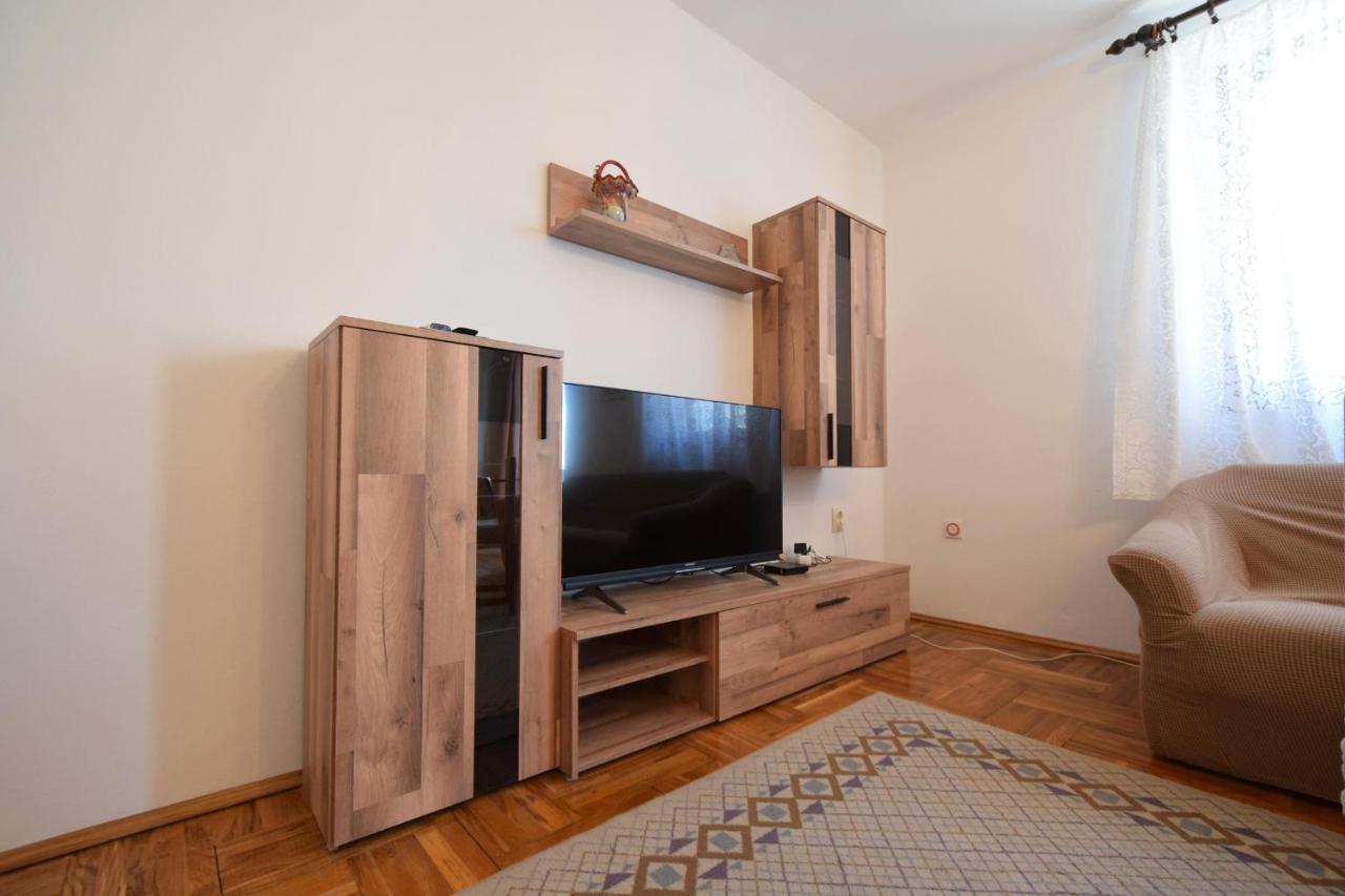 Apartments Petrovic Малинска Экстерьер фото