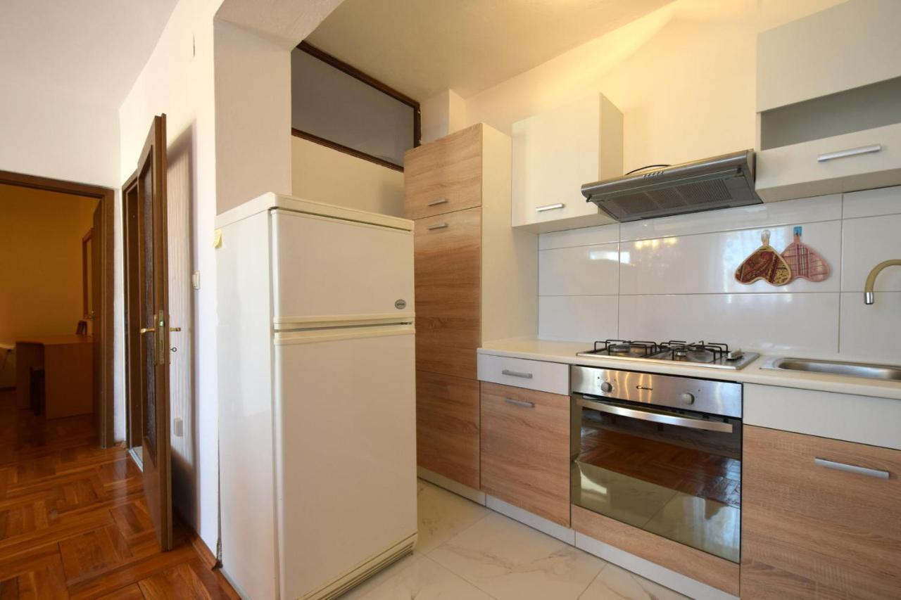 Apartments Petrovic Малинска Экстерьер фото