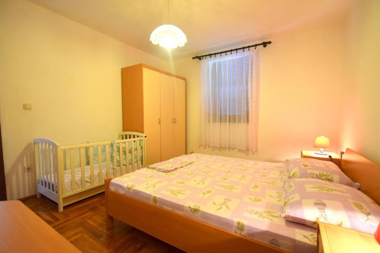 Apartments Petrovic Малинска Экстерьер фото