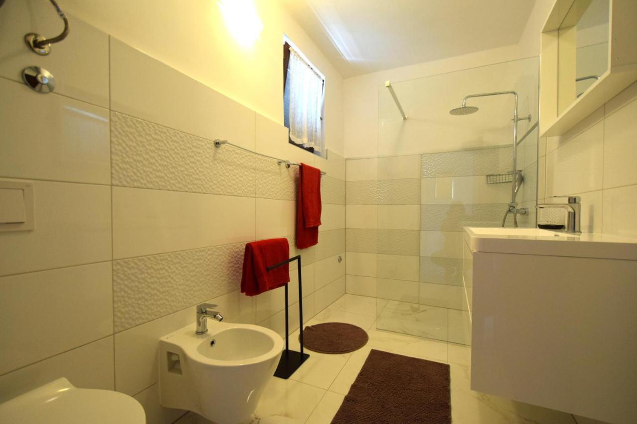 Apartments Petrovic Малинска Экстерьер фото