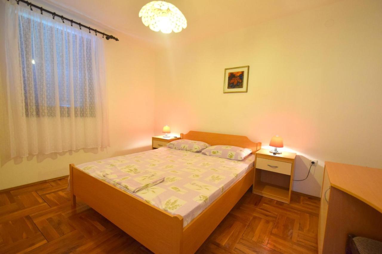 Apartments Petrovic Малинска Экстерьер фото