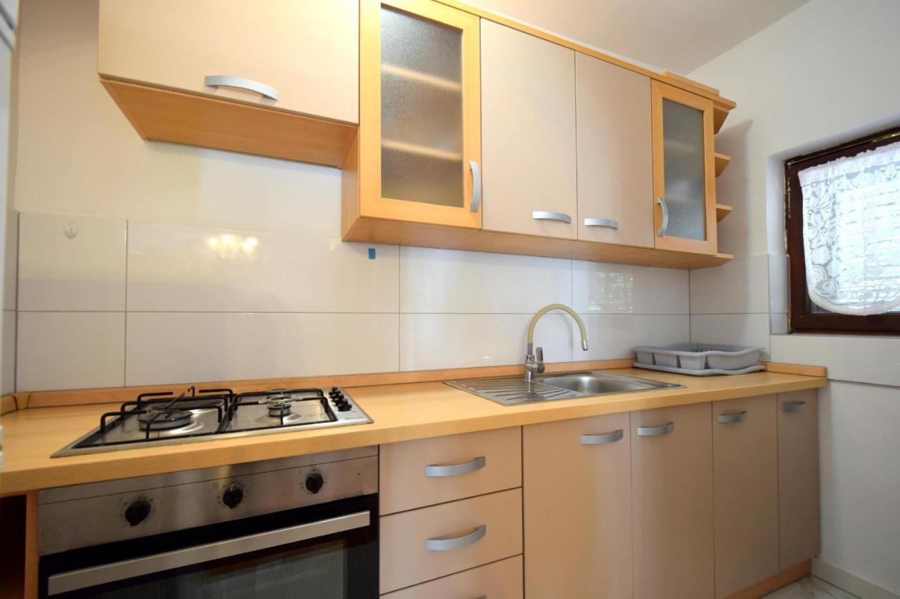 Apartments Petrovic Малинска Экстерьер фото